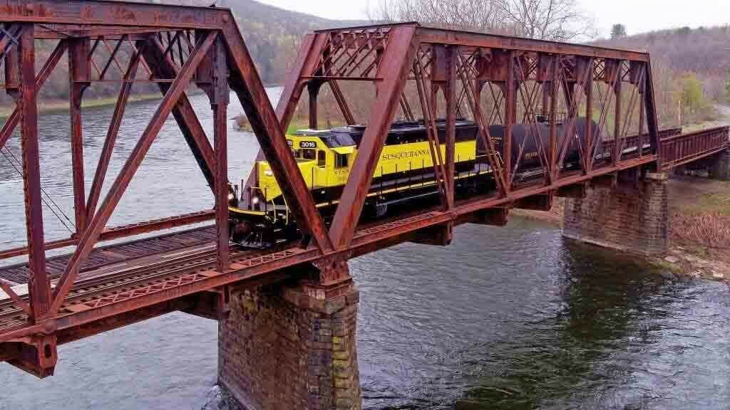 railroad-truss-bridge UAV Carries out Extensive Inspection of Railroad Truss Bridge